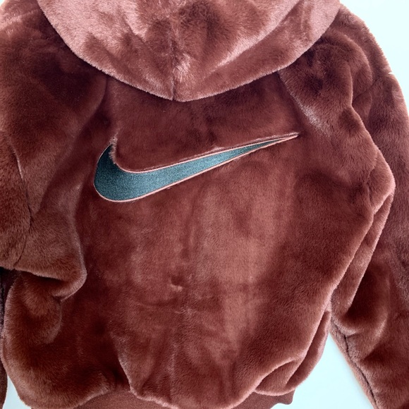 🏷 NWT Nike Sportwear Essential Faux Fur Jacket Bronze Eclipse SM - Retails $175 - Picture 7 of 9